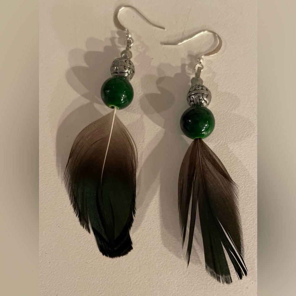 💥$10 or 3 for $15💥 Green and Silver Feather Earrings